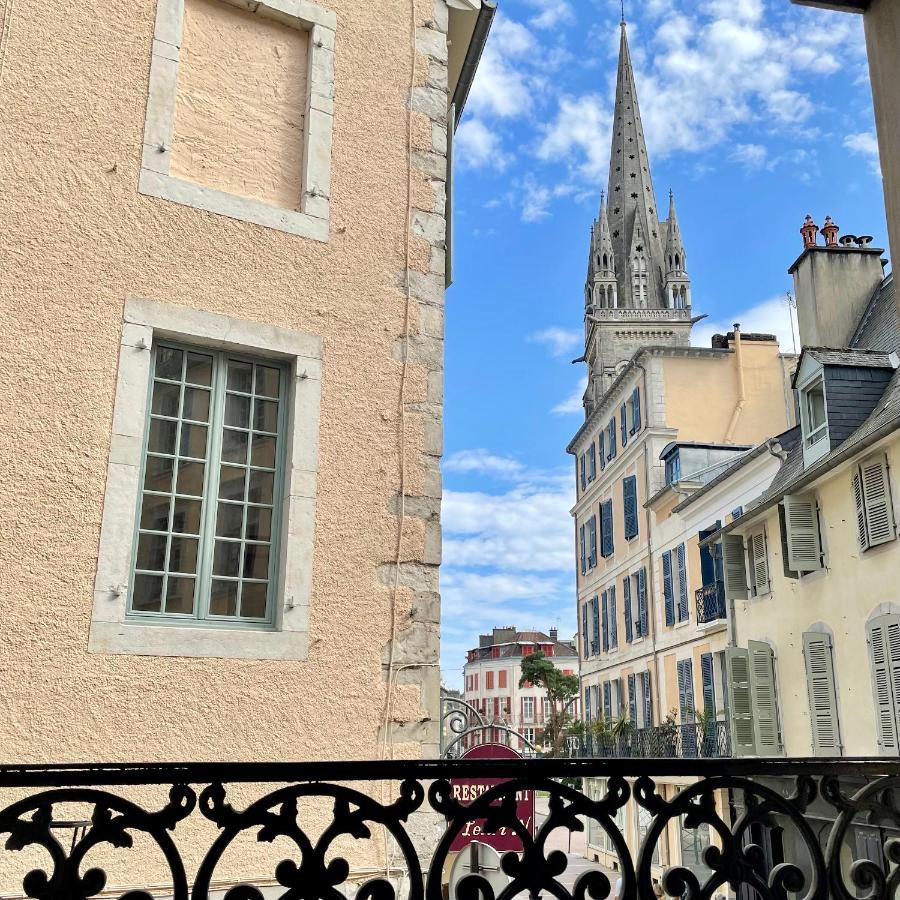 Quartier Historique Et Populaire Du Chateau De ポー エクステリア 写真